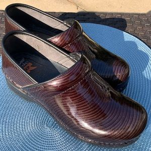 Dansko XP Clogs Ribbed Brown smooth Gloss Patent Leather - 39